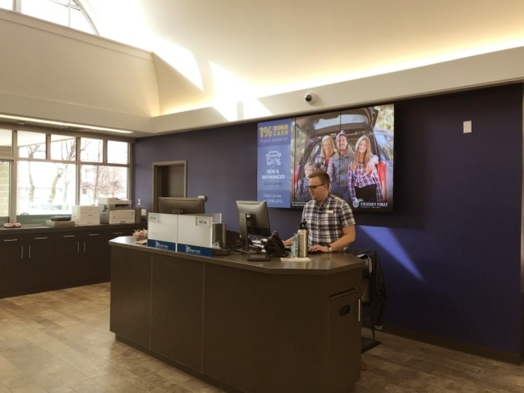 Murray Branch Teller at the Teller Line or Pod